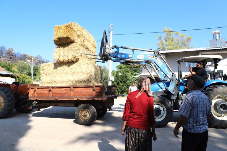 AKSU’DA YANGINDAN ETKİLENEN BÖLGELERE SAMAN DESTEĞİ