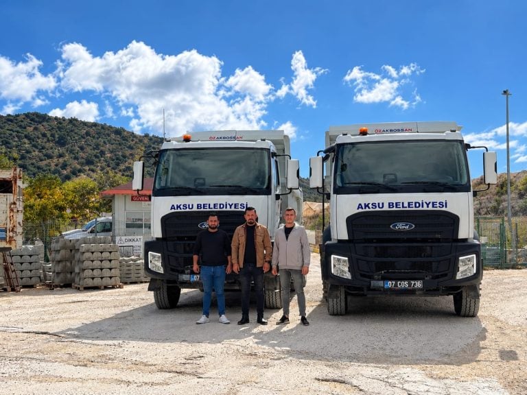 Aksu Belediyesi’nden Elmalı’ya Güçlü Destek: 2 Kamyon ve 2 Personel Görevlendirildi