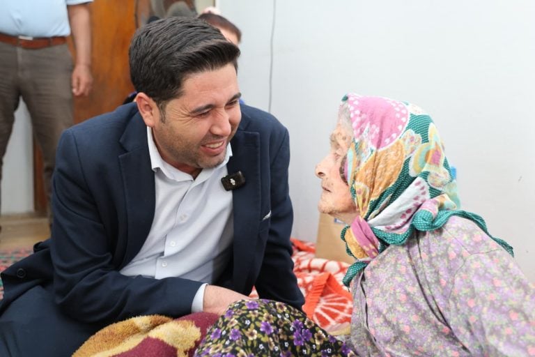 AKSU’DA YAŞAYAN DEV ÇINARLAR, EVLERİNDE ZİYARET EDİLDİ