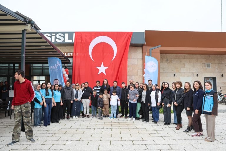 AKSU’DA OTİZM FARKINDALIK HAFTASI’NDA GÖNÜLLERİ ISITAN PROGRAM