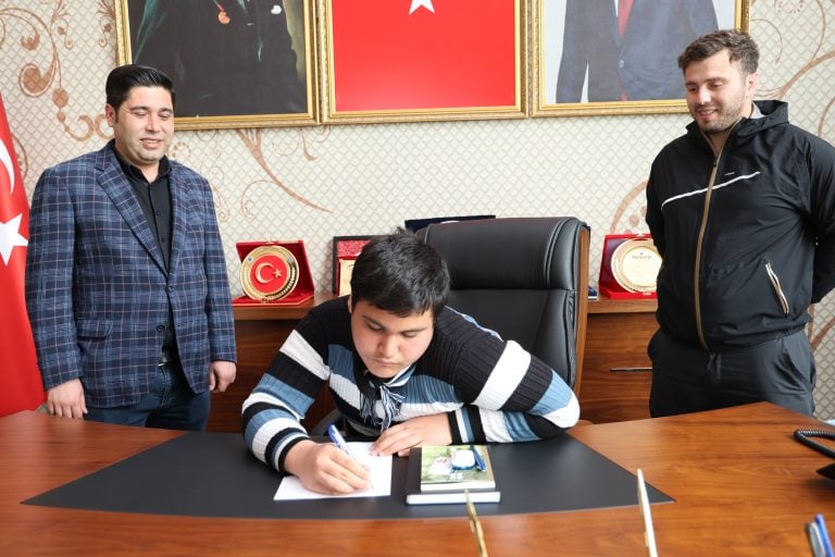 AKSU’DA OTİZM FARKINDALIK HAFTASI’NDA GÖNÜLLERİ ISITAN PROGRAM