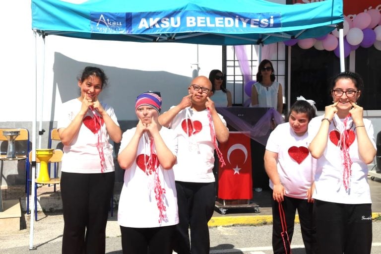 AKSU’DA ENGELLER SEVGİYLE AŞILDI, ÖZEL ÖĞRENCİLERDEN MUHTEŞEM GÖSTERİ