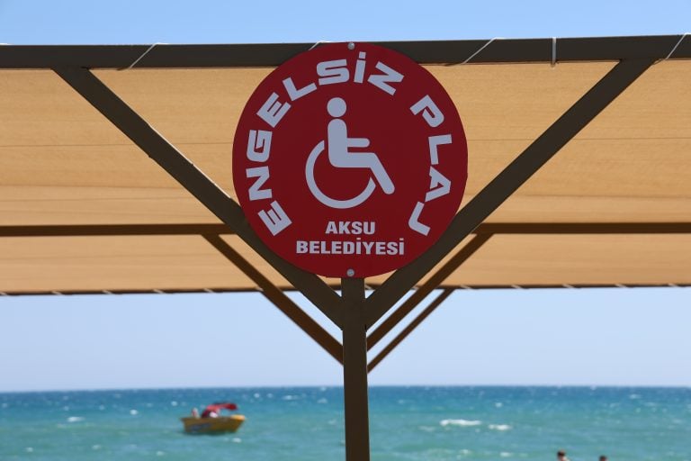 AKSU’DA İKİNCİ HALK PLAJI HİZMETE AÇILDI, SIRADA PERGE VE KURŞUNLU PLAJLARI VAR