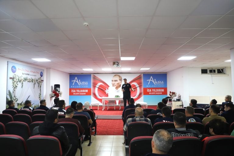 AKSU BELEDİYESİ ZABITA PERSONELİNE BİBER GAZI KULLANIMI EĞİTİMİ